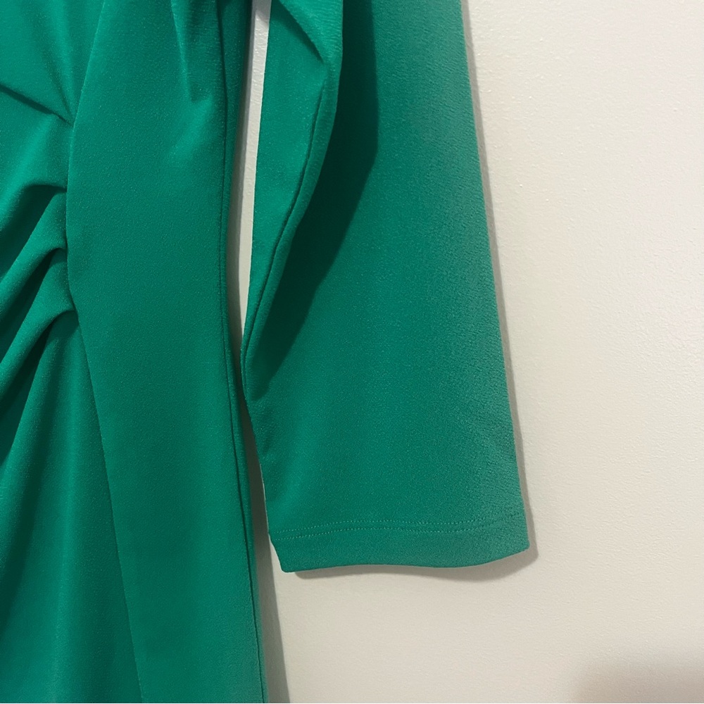Ann Taylor Vibrant Green Blouse. Size Medium Petite. - Picture 3 of 9